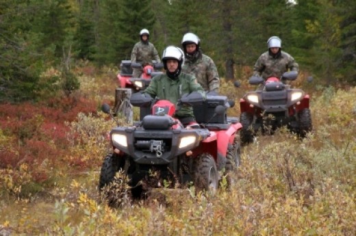 Yöttömän yön mönkijäretki Lapissa