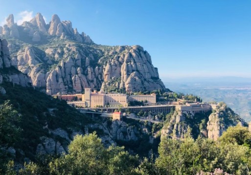 Vip Penedés and Montserrat Experience with Local Brunch and Tasting
