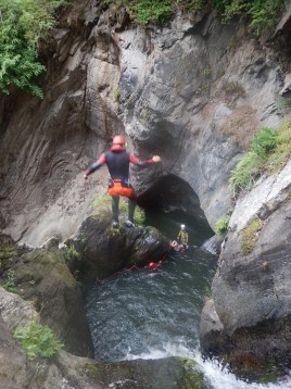 Discesa in Canyoning - 4 ore & soggiorno 1 notte