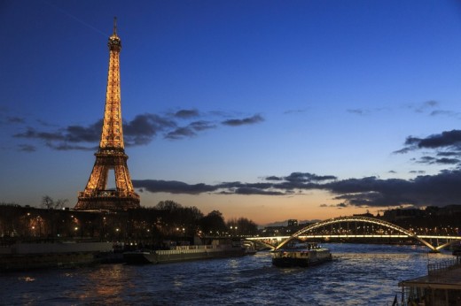 Skip the Line Eiffel Tower Summit Tour