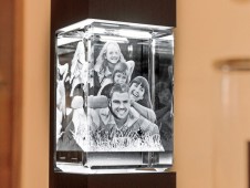 Adoquín de cristal 3D 110x75x65mm - 1 a 3 personas + columna de luz