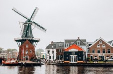 Hop-on hop-off windmills and Dutch villages bus tour with This is Holland