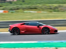 Due giri in pista Lamborghini ed ingresso cinema per due persone