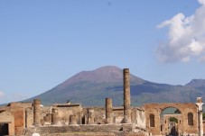 Pompeii Ruins Show and Go™