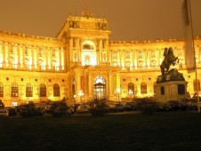 Schönbrunn Palace guided tour with a historian