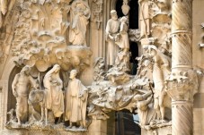 Skip the Line Sagrada Familia Express Tour