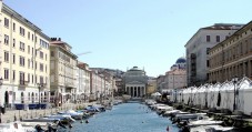 Regalo biglietti cinema + tour privato a piedi 2h 30 con guida locale