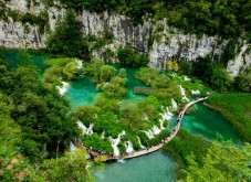 Plitvice Lakes Roundtrip Transport from Zagreb