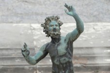 Pompeii Ruins Show and Go™