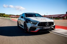 Conduzir um Mercedes AMG CLA45 4 voltas + 1 volta em co-piloto