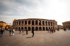 Verona Like a Local: Tour and Wine Tasting in an Osteria