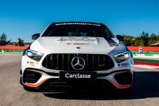 Conduzir um Mercedes AMG CLA45 2 voltas + 1 volta em co-piloto