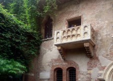 Verona Like a Local: Tour and Wine Tasting in an Osteria