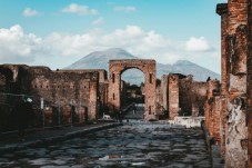 Skip-the-line tour of Pompeii with an archaeologist
