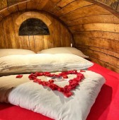 Notte da sogno in botte con aperitivo