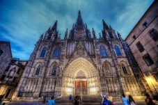 Sagrada Familia Fast Track Tickets and Guided Tour