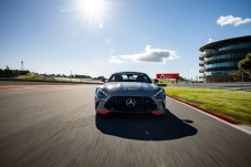 Conduzir um Mercedes AMG GT 63 2 voltas + 1 volta em co-piloto