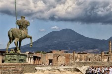 Skip-the-line tour of Pompeii with an archaeologist