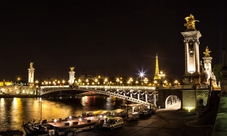 Moulin Rouge Paris Eiffel-tornin illallisristeilyllä