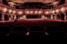 Regalo biglietti cinema + tour privato a piedi 2h 30 con guida locale