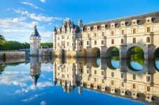 Guided tour of Loire Valley with hotel pick-up in Paris