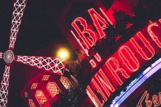 Moulin Rouge Paris -lahjarasia