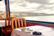 Cena a Bordo en el Río Duero, Oporto para 2 personas