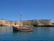 Almoço a Bordo em Barco Pirata na Costa do Algarve p/4