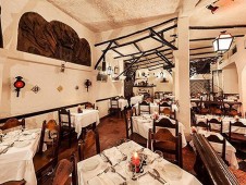 Lisbon Tour by Night with Dinner and Fado Show