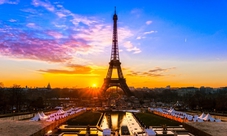 Moulin Rouge Paris Eiffel-tornin illallisristeilyllä